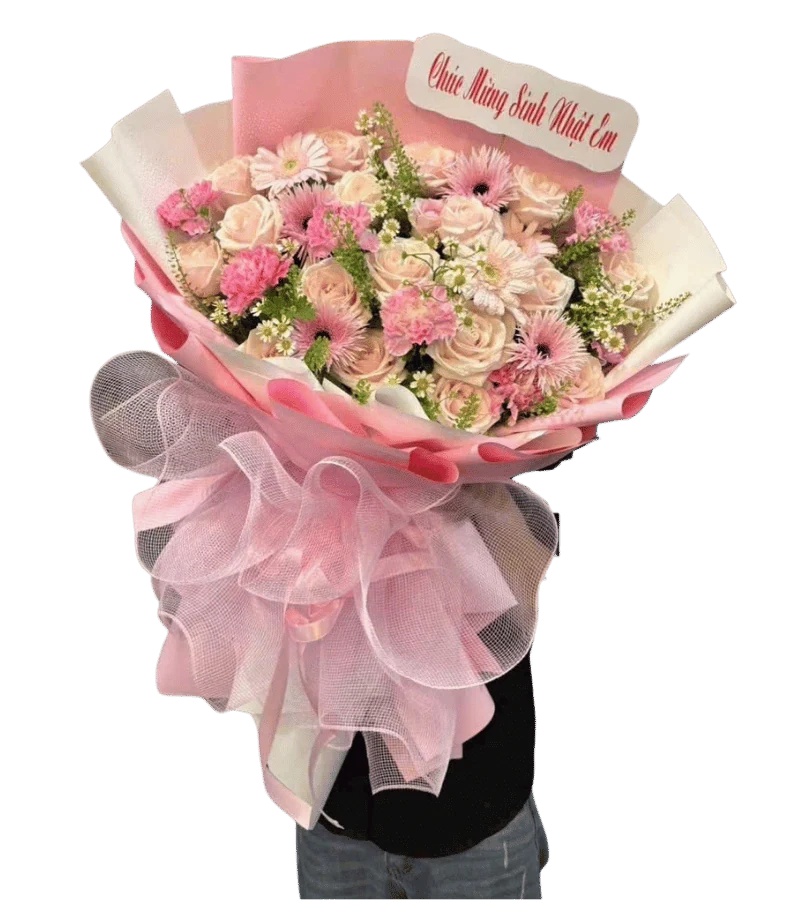 Bó hoa hồng kem phớt hồng phối đồng tiền hồng và hoa phụ nhỏ