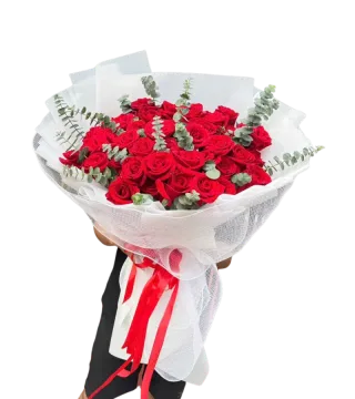 Bó hồng đỏ gói lưới trắng