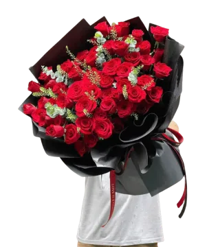 Bó hoa hồng đỏ phối đồng tiền đỏ