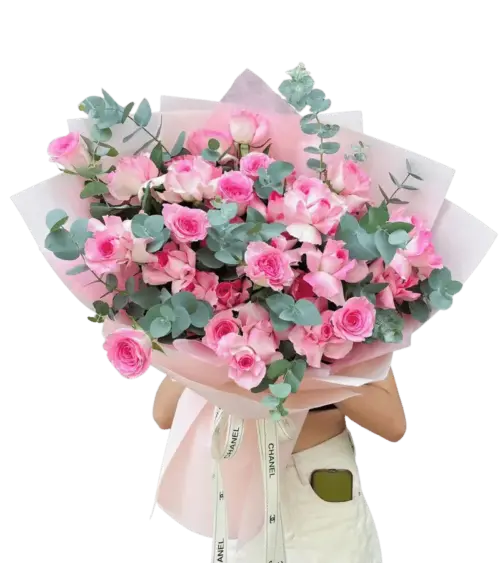 Bó hoa hồng đỏ đậm gói giấy đen bóng nơ đỏ đô