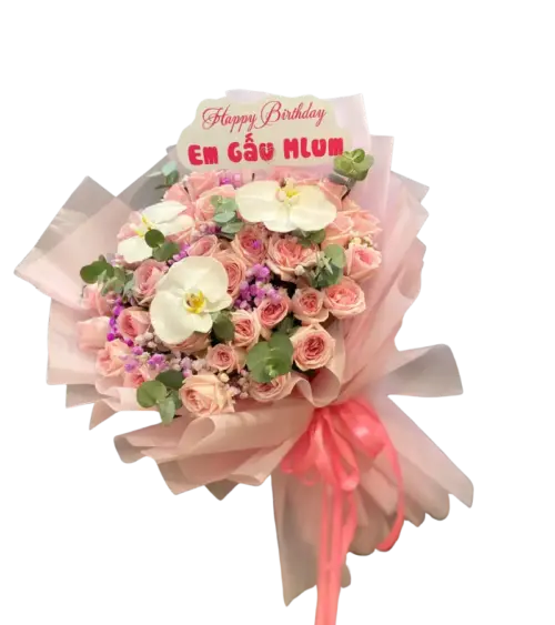 Bó hoa hồng phấn phối lan hồ điệp trắng kèm bảng Happy Birthday Em Gấu Mlum