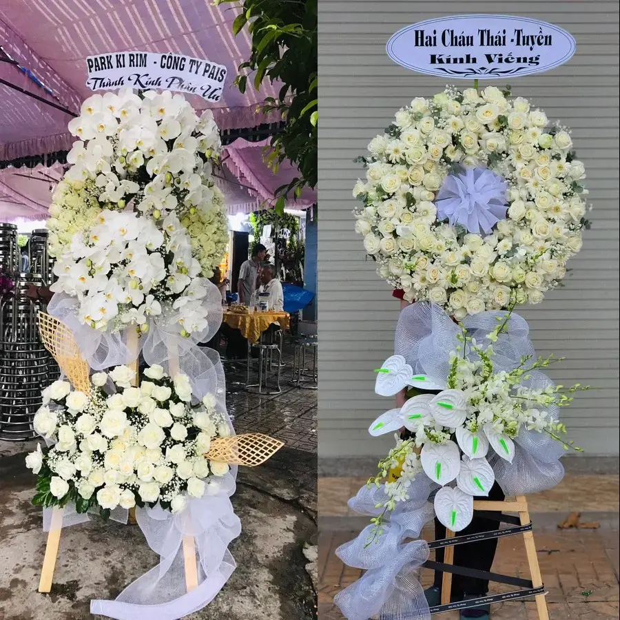 Vòng hoa đám tang tại Bản Nguyên