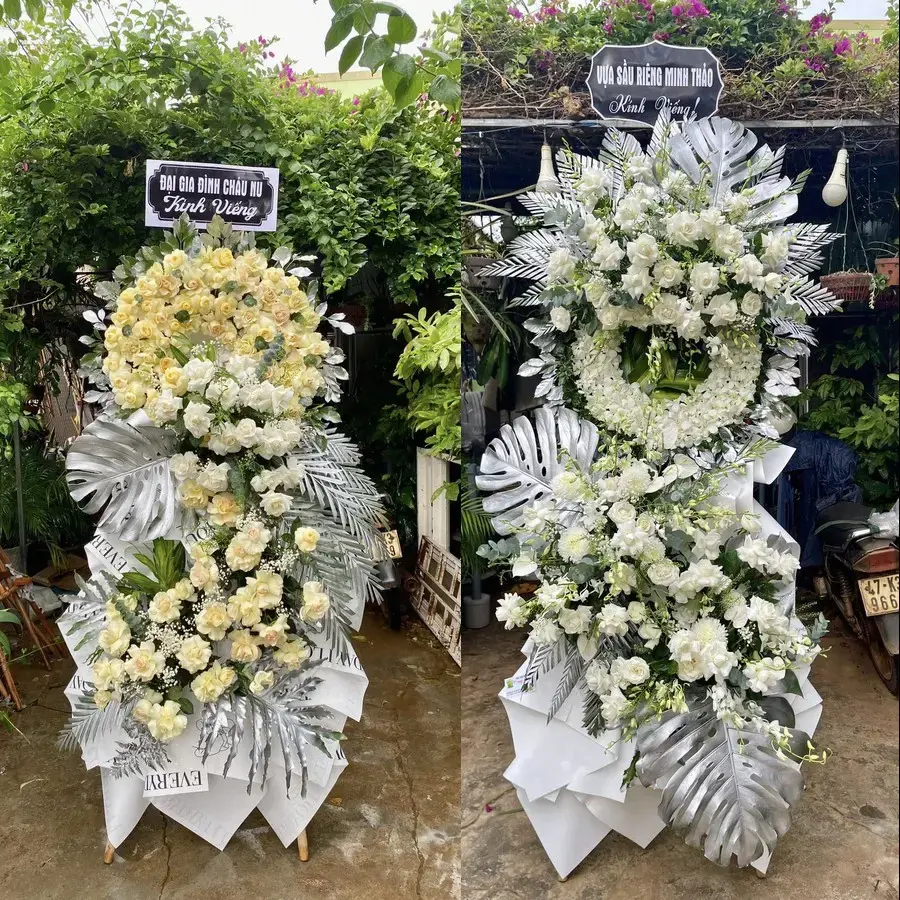 Vòng hoa đám tang tại Chánh Phú Hòa