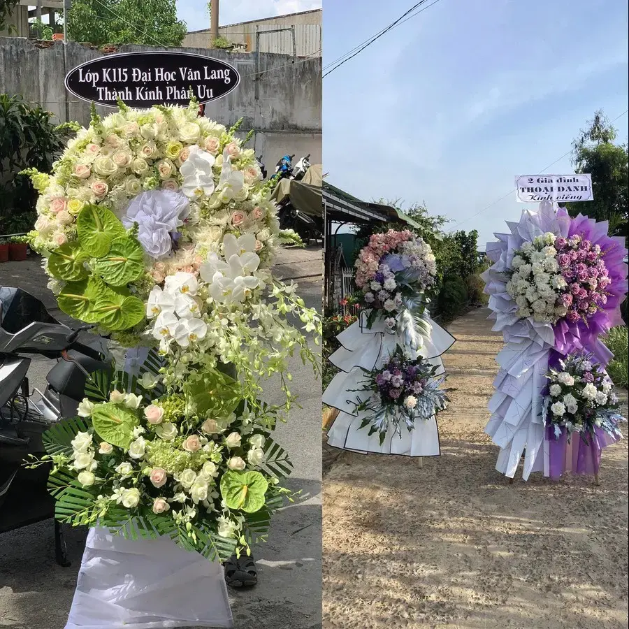 Vòng hoa đám tang tại Cổ Đô