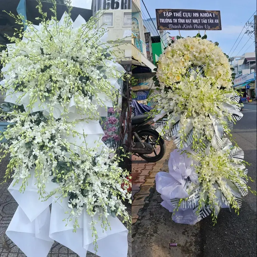 Kệ hoa chia buồn tại Đông Hưng