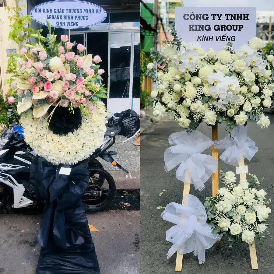 Vòng hoa đám tang tại Hồ Tràm