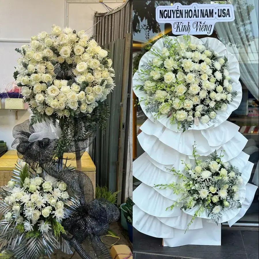 Kệ hoa chia buồn tại Khoái Châu