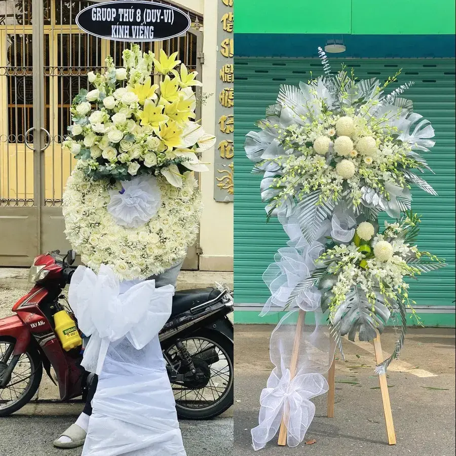 Kệ hoa chia buồn tại Khúc Thừa Dụ