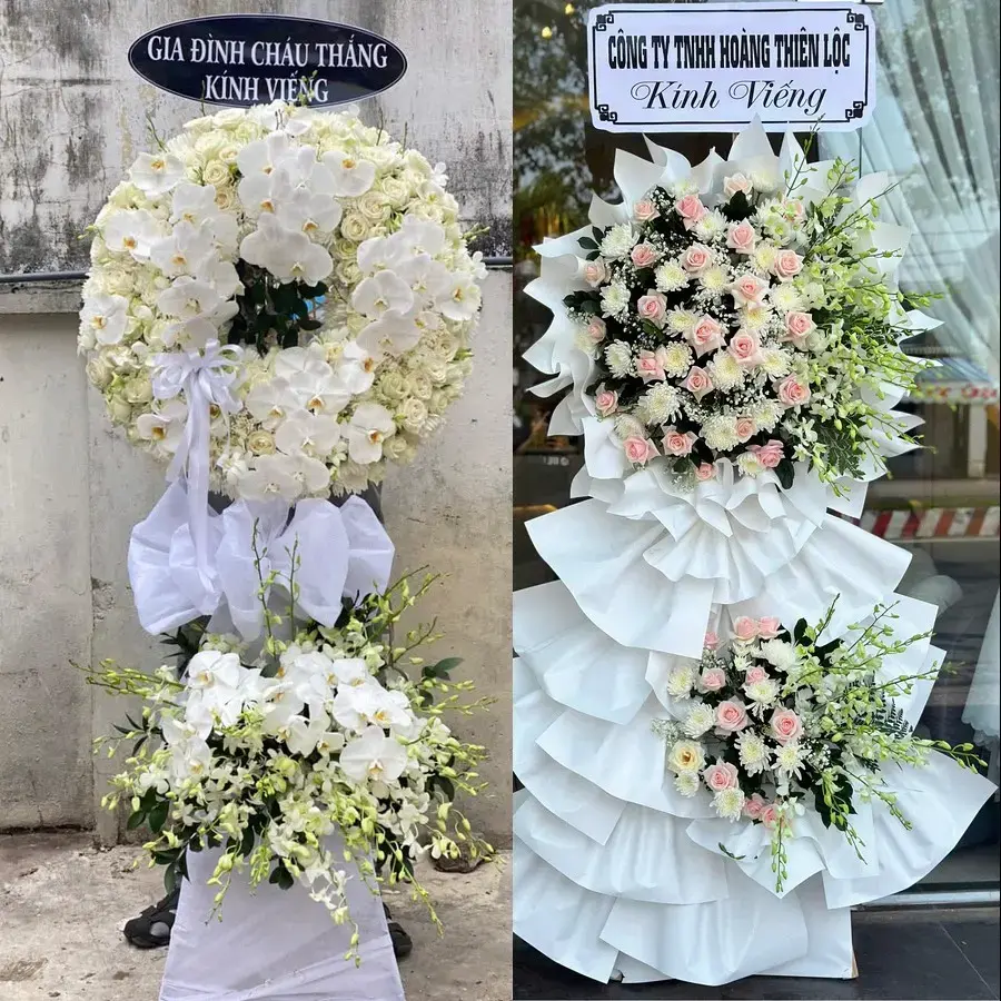 Vòng hoa đám tang tại Long Phú