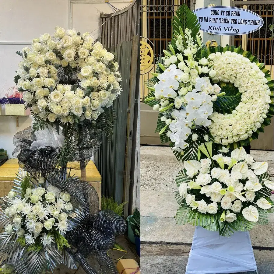 Vòng hoa đám tang tại Mỏ Cày