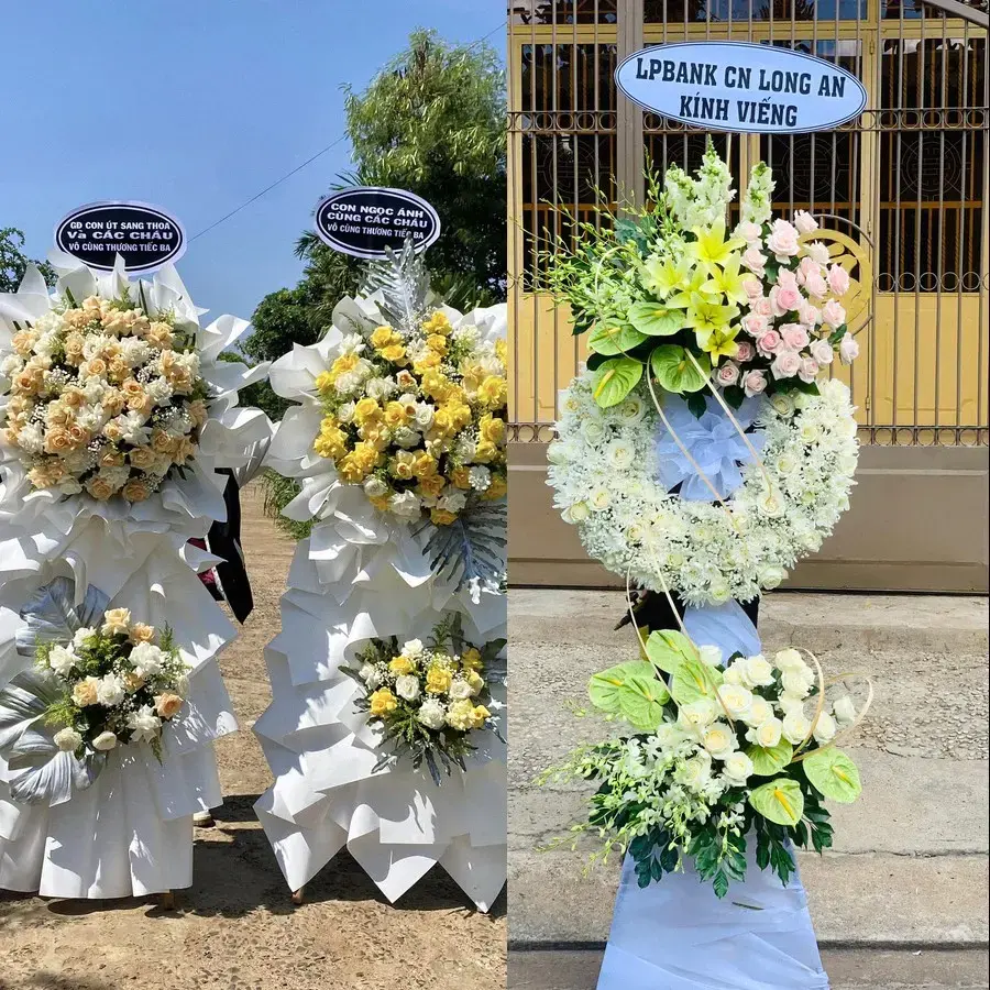 Vòng hoa đám tang tại Mỹ Hạnh