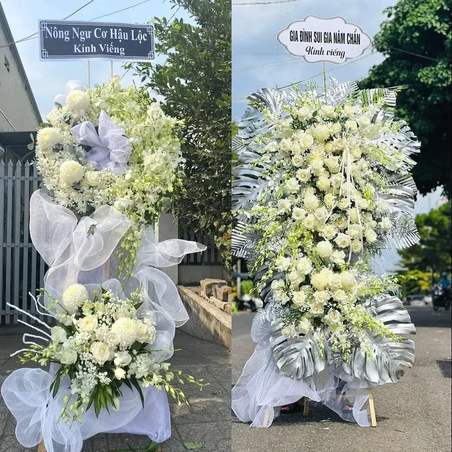 Kệ hoa chia buồn tại Nhơn Ái