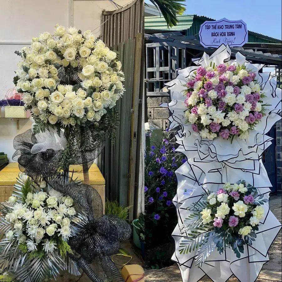 Kệ hoa chia buồn tại Phú Hữu, Cần Thơ
