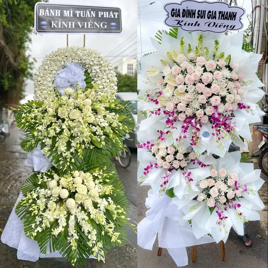 Vòng hoa đám tang tại Phước Thới
