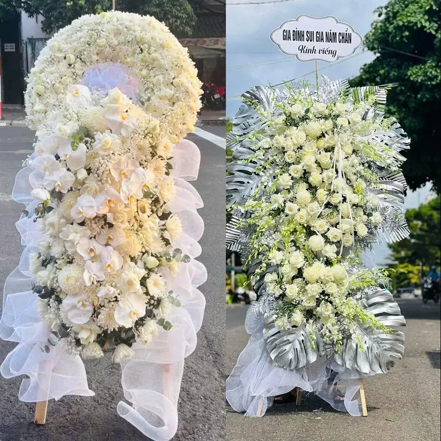 Kệ hoa chia buồn tại Sơn Qui