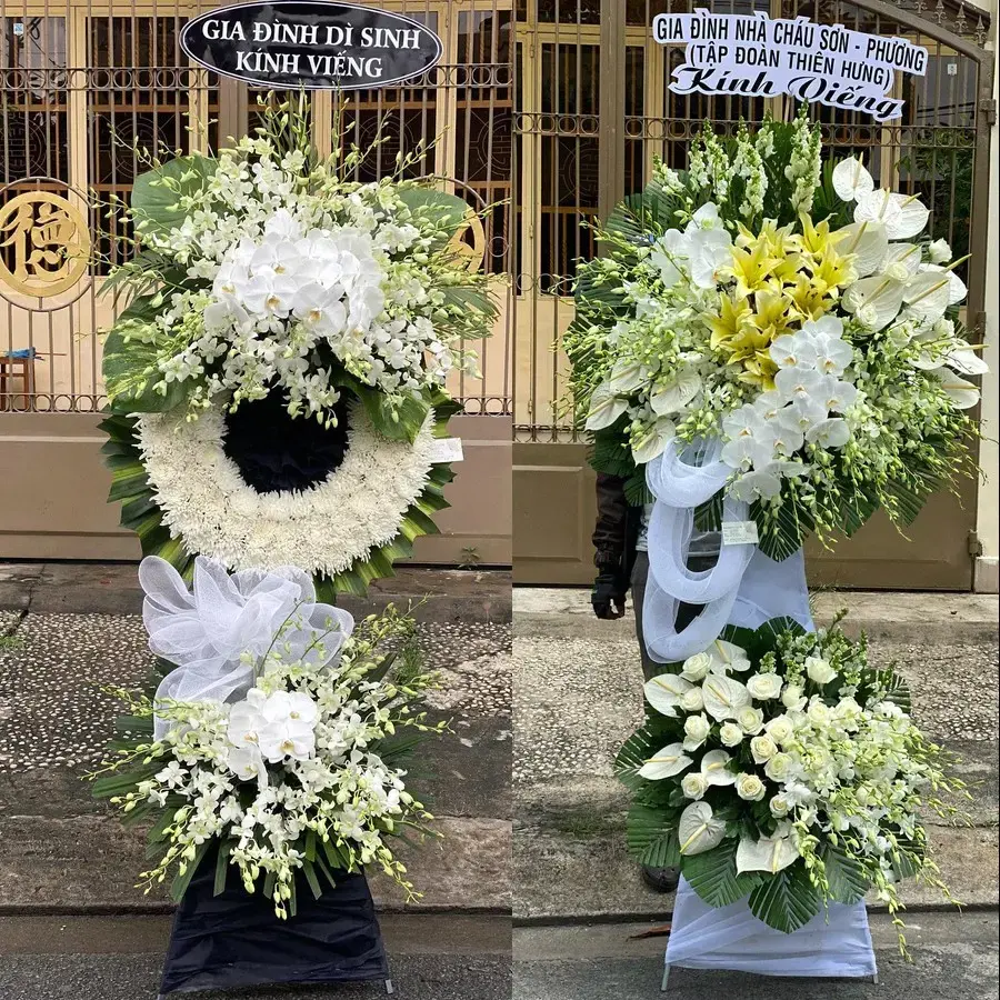 Kệ hoa chia buồn tại Tiền Phong
