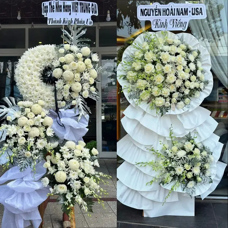 Vòng hoa đám tang tại Trần Hưng Đạo