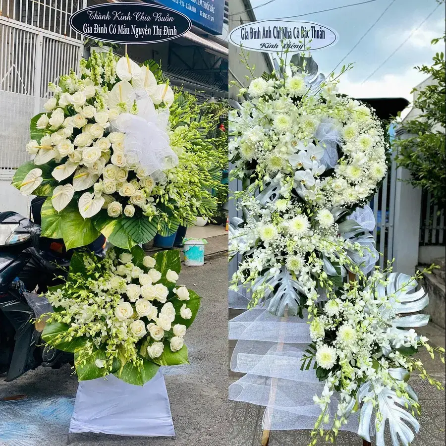 Kệ hoa chia buồn tại Vạn Xuân