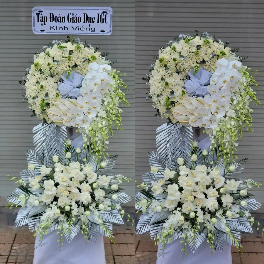 Kệ hoa chia buồn tại Việt Hòa