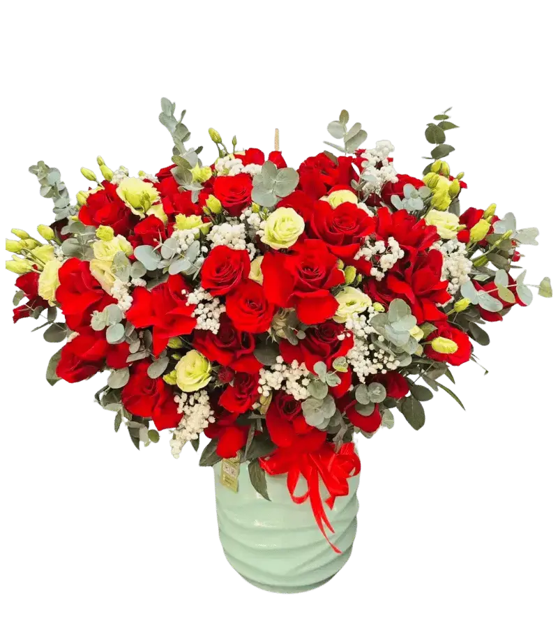 Giỏ hoa hồng đỏ bình gốm xanh bạc hà nơ đỏ