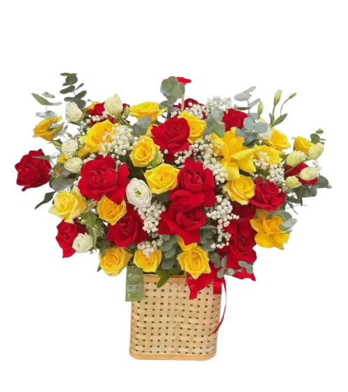 Giỏ hoa hồng đỏ vàng trắng giỏ mây vuông