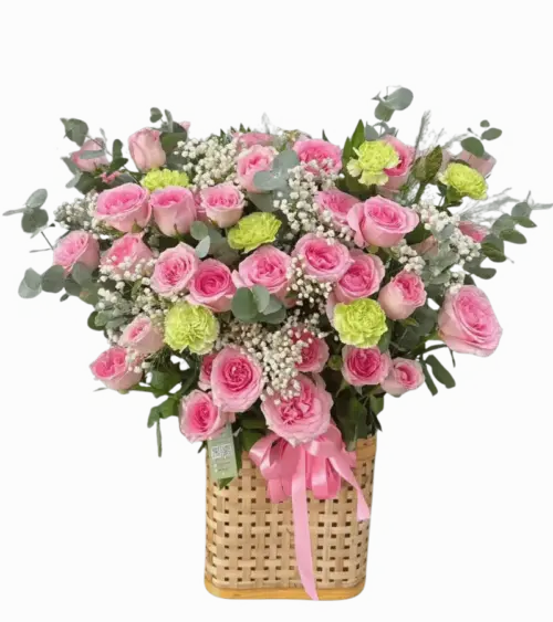 Giỏ hoa hồng phấn cẩm chướng xanh chanh giỏ mây