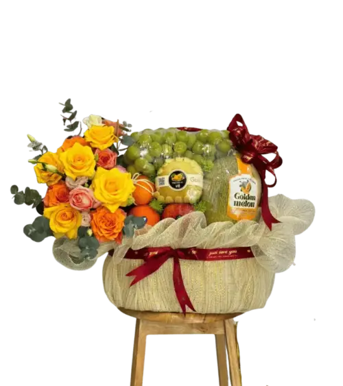 Giỏ trái cây Golden Melon, nho, cam phối hoa hồng vàng cam nơ đỏ đô